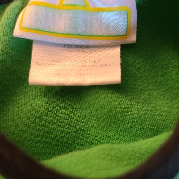 Sesame Street Oscar the Grouch green sleeper/footie - Picture 2 of 3